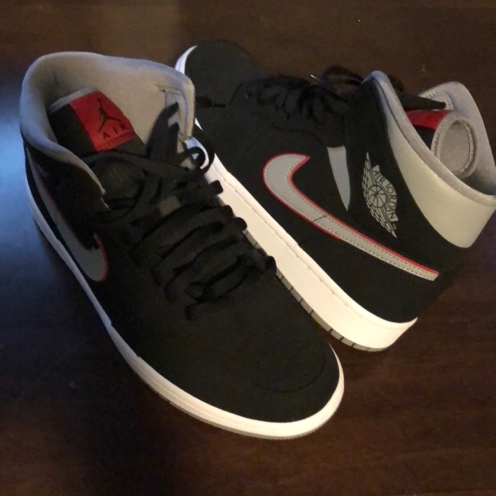 Jordan 1 - Picture 2 of 4